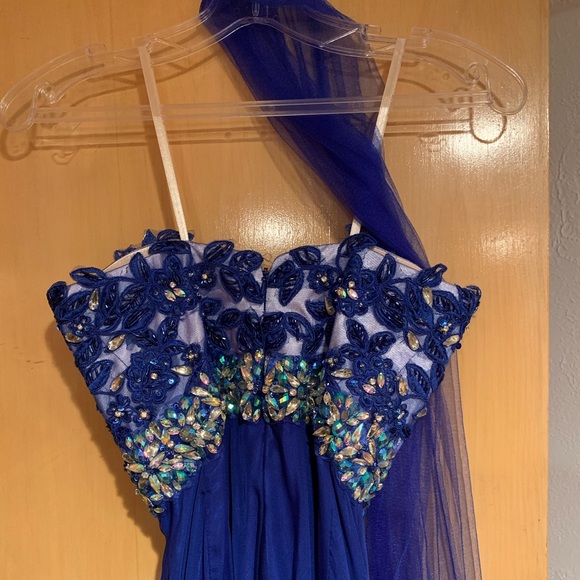 Dress - Picture 5 of 8